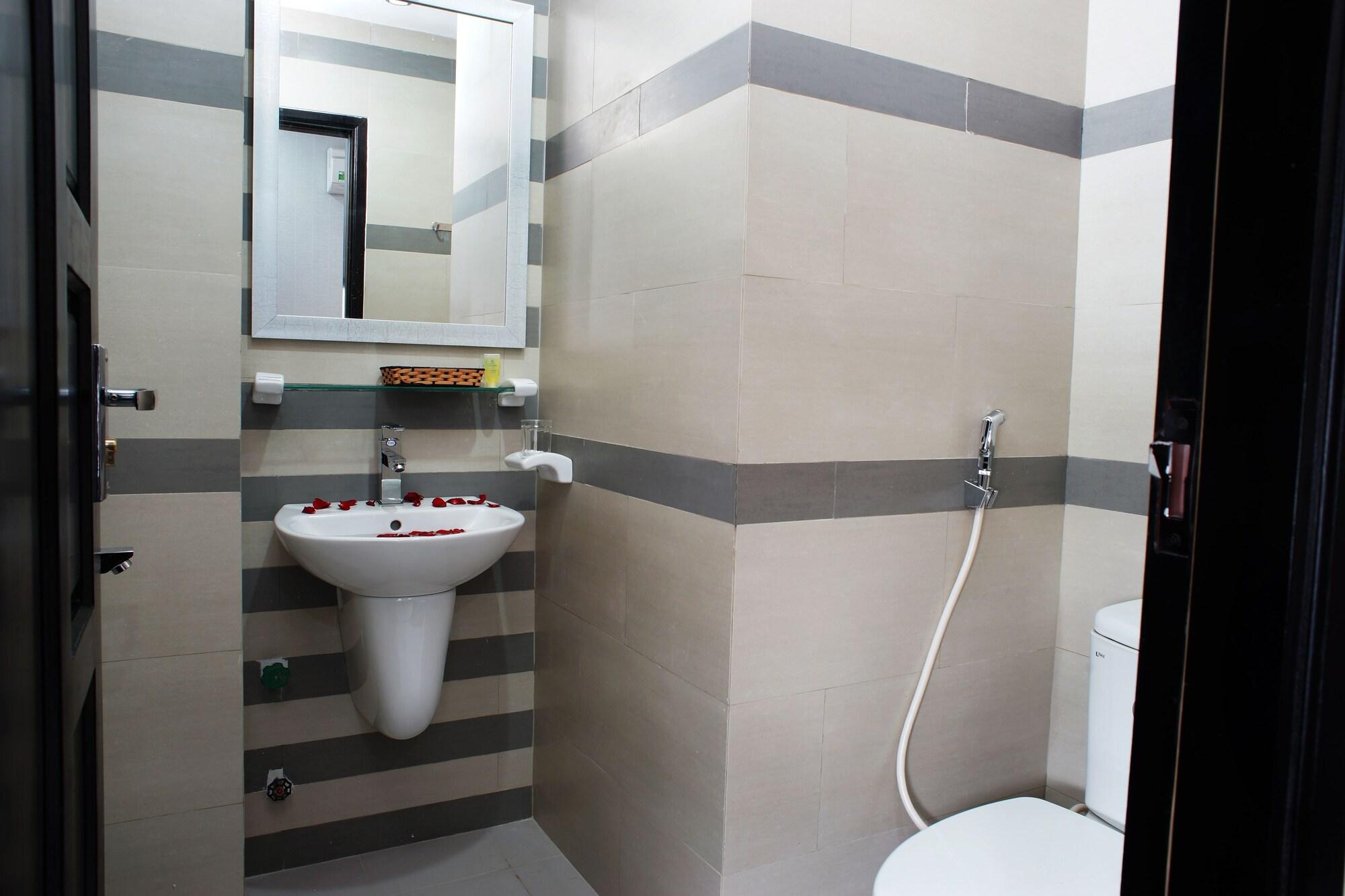 Hanoi Blue Hotel - The Water Front Da Nang Buitenkant foto